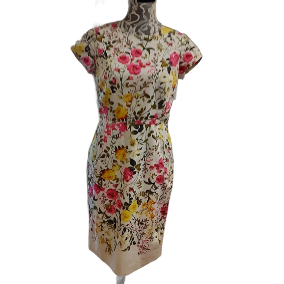 Adrianna Papell Dresses & Skirts - Adrianna Papell Dress💐Floral Summertime